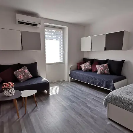 Sun Kissed Apartment *